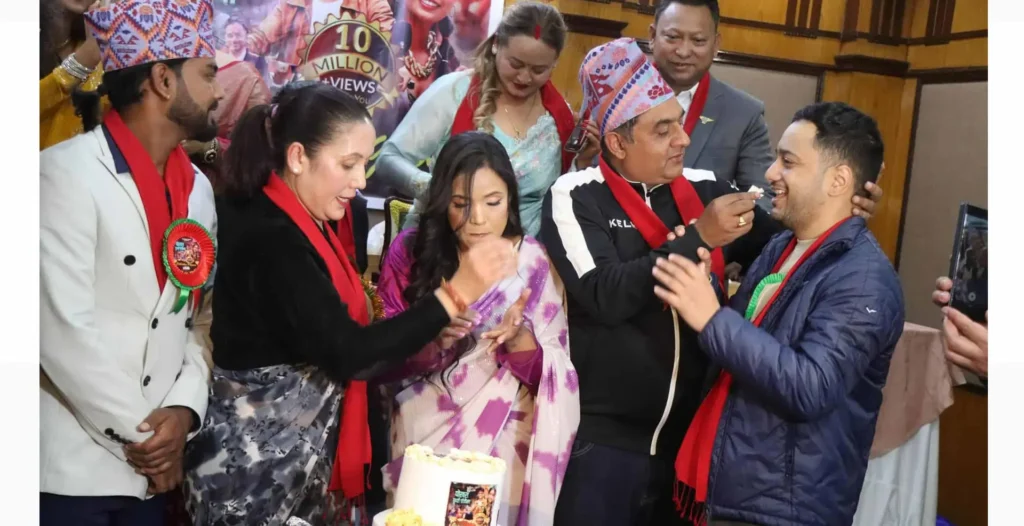 ‘पोखरा पृथ्वी चोकैमा’ करोड क्लब: केक काटेर भव्य सेलिब्रेसन